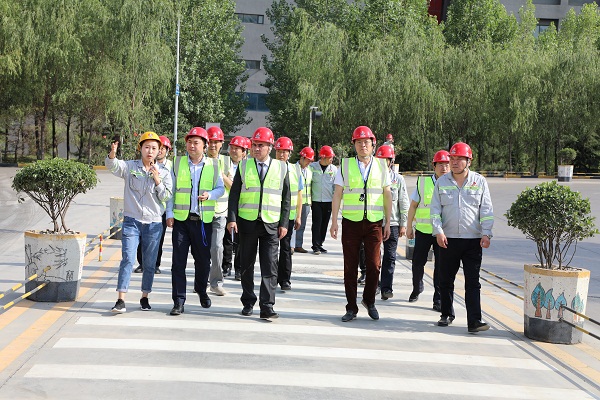 乌兹别克斯坦建材部部长扎里波夫一行到公司参观交流